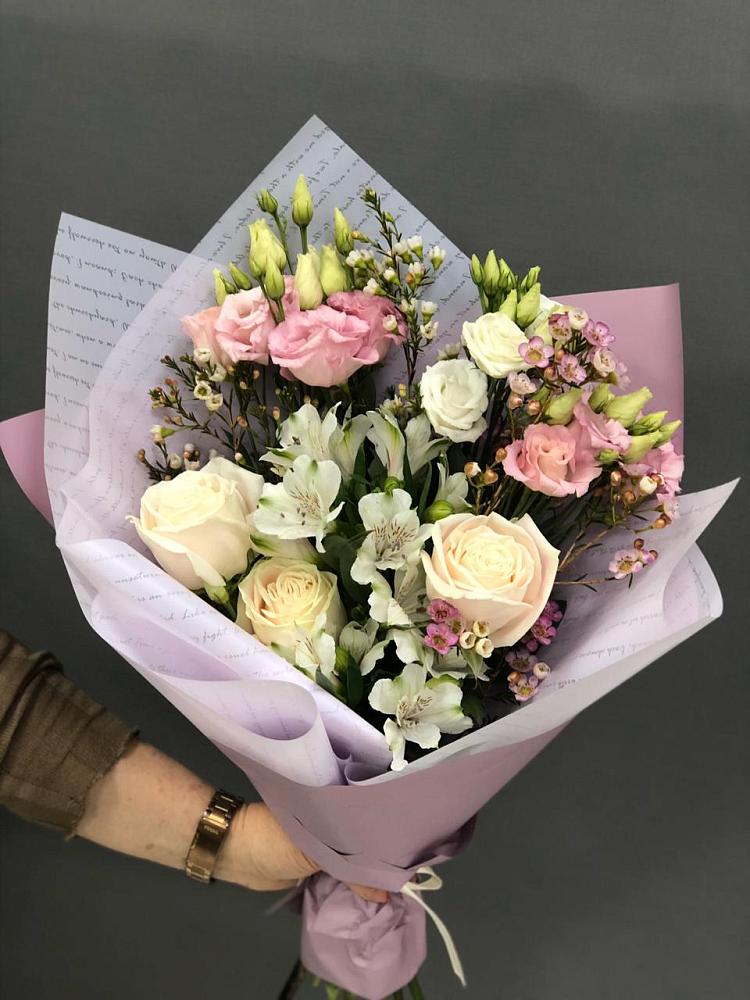 Букет цветов из: Альстромерии, Розы и Лизиантусы в Талакан