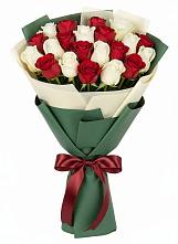Букет Микс из красных и белых роз в Талакан