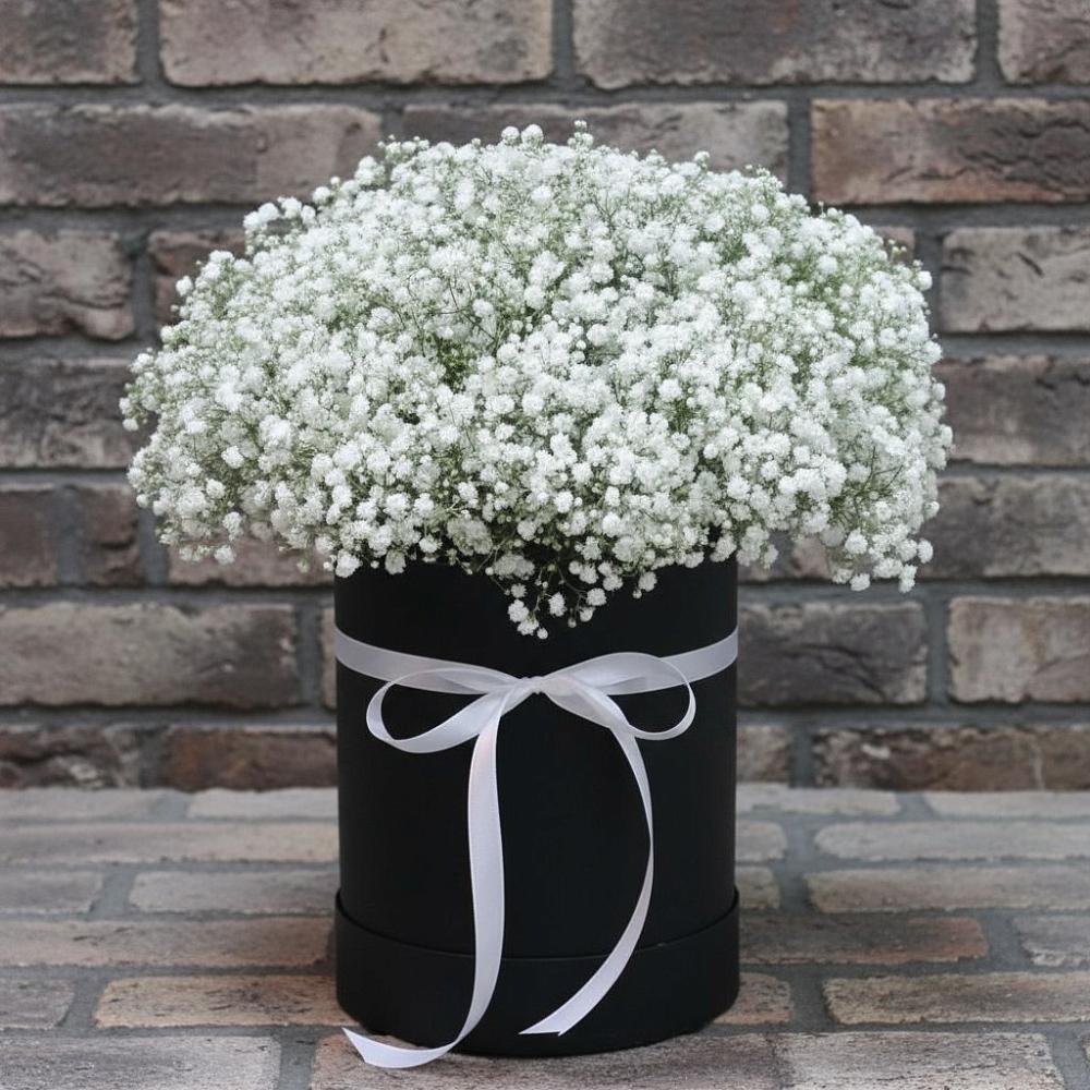 Цветочная композиция из Гипсофила в шляпной коробке в Талакан