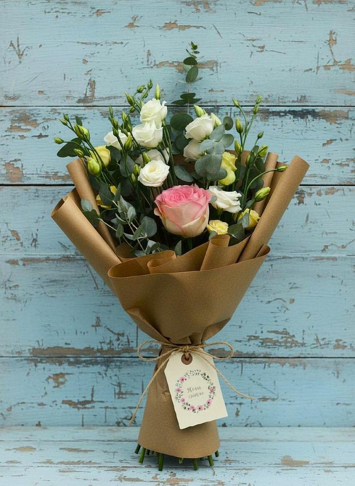 Букет цветов из: Розы и Лизиантусы в Талакан