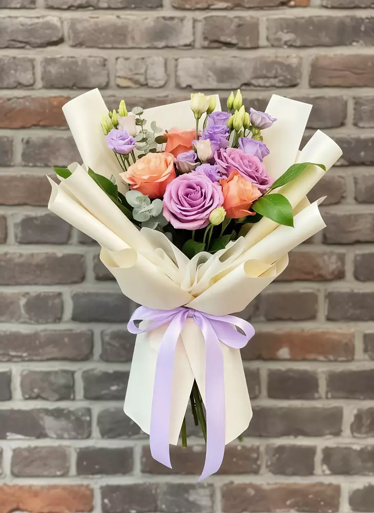 Букет цветов из: Лизиантусы и Розы в Талакан