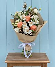 Букет цветов из:  Альстромерии, Лизиантусы, Розы и Хризантемы в Талакан