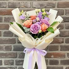 Букет цветов из:  Лизиантусы и Розы в Талакан