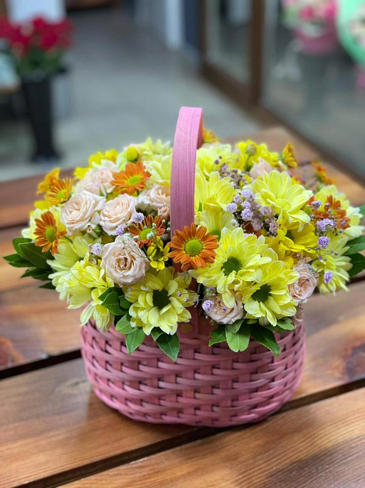 Цветочная композиция из Хризантемы и Розы в корзине в Талакан
