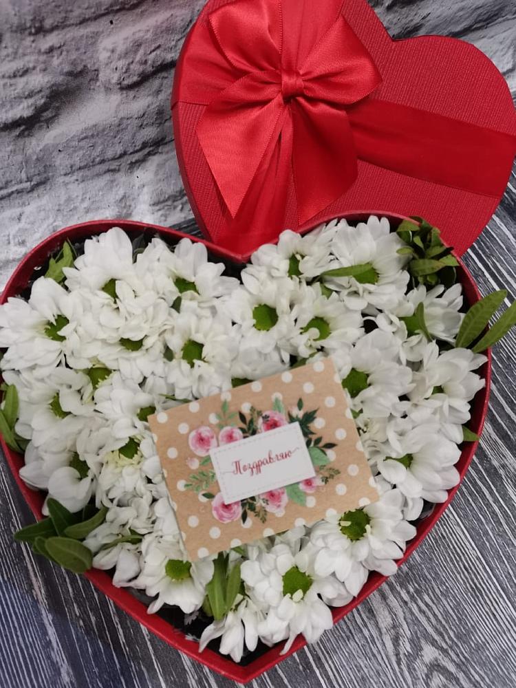 Цветочная композиция из Хризантемы в виде сердца в Талакан