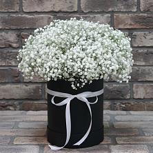Цветочная композиция из Гипсофила в шляпной коробке в Талакан