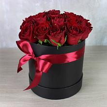 Цветочная композиция из Розы в шляпной коробке в Талакан