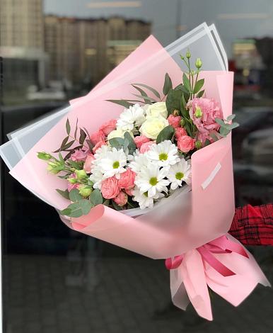 Букет цветов из: Розы, Лизиантусы и Хризантемы в Талакан
