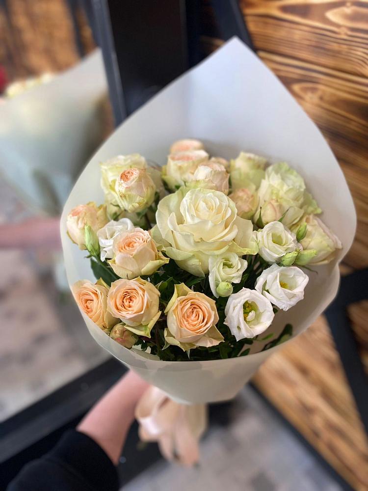 Букет цветов из: Розы и Лизиантусы в Талакан